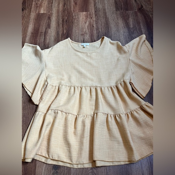 Hailey & Co. Tan Top with Ruffle Sleeves size M - Picture 5 of 6